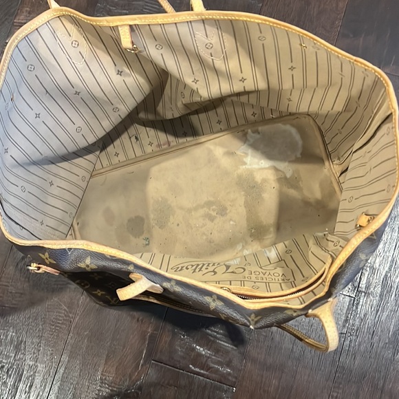 Louis Vuitton Neverfull Bag - Picture 3 of 7